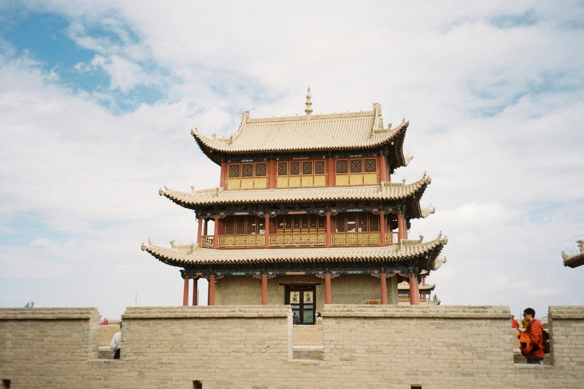 La torre de la puerta de la fortaleza del paso de Jiayuguan, Gansu