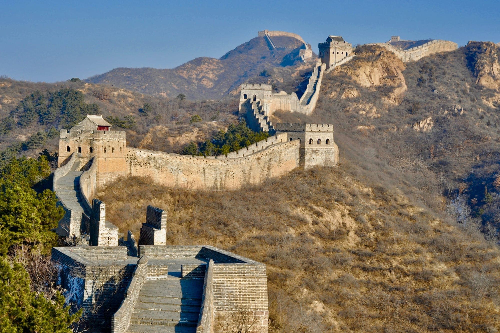 La Grande Muraglia di Jinshanling sui crinali autunnali