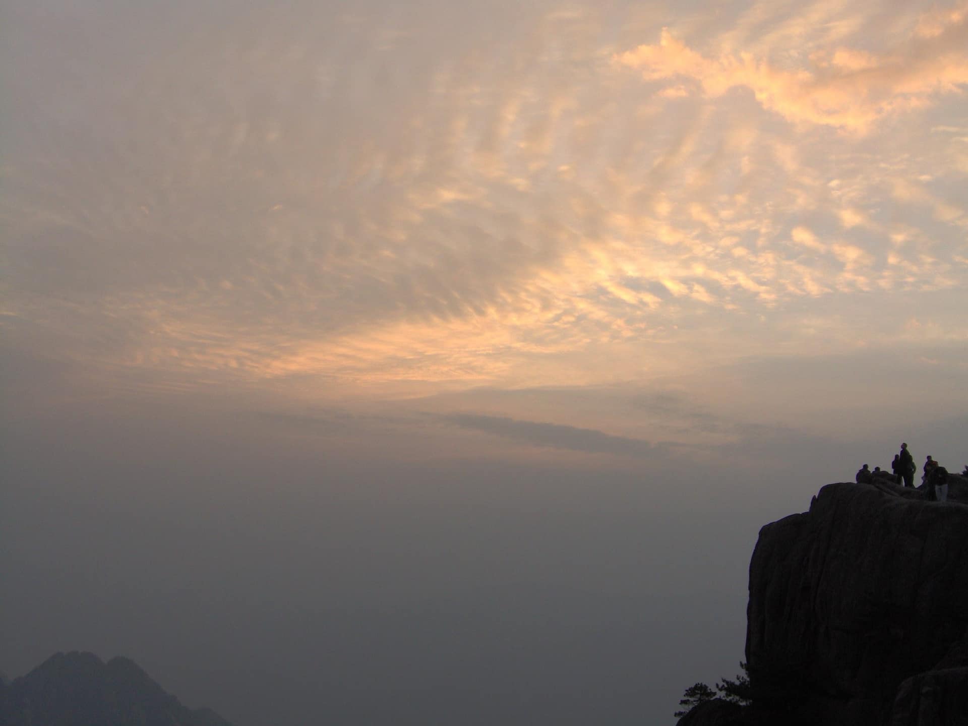 Huangshan sunrise for a private tailor-made China trip