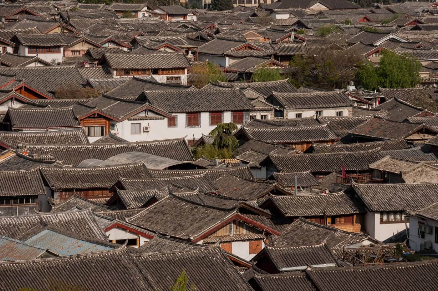 Roofs in Lijiang Old Town for a Yunnan culture and landscape itinerary