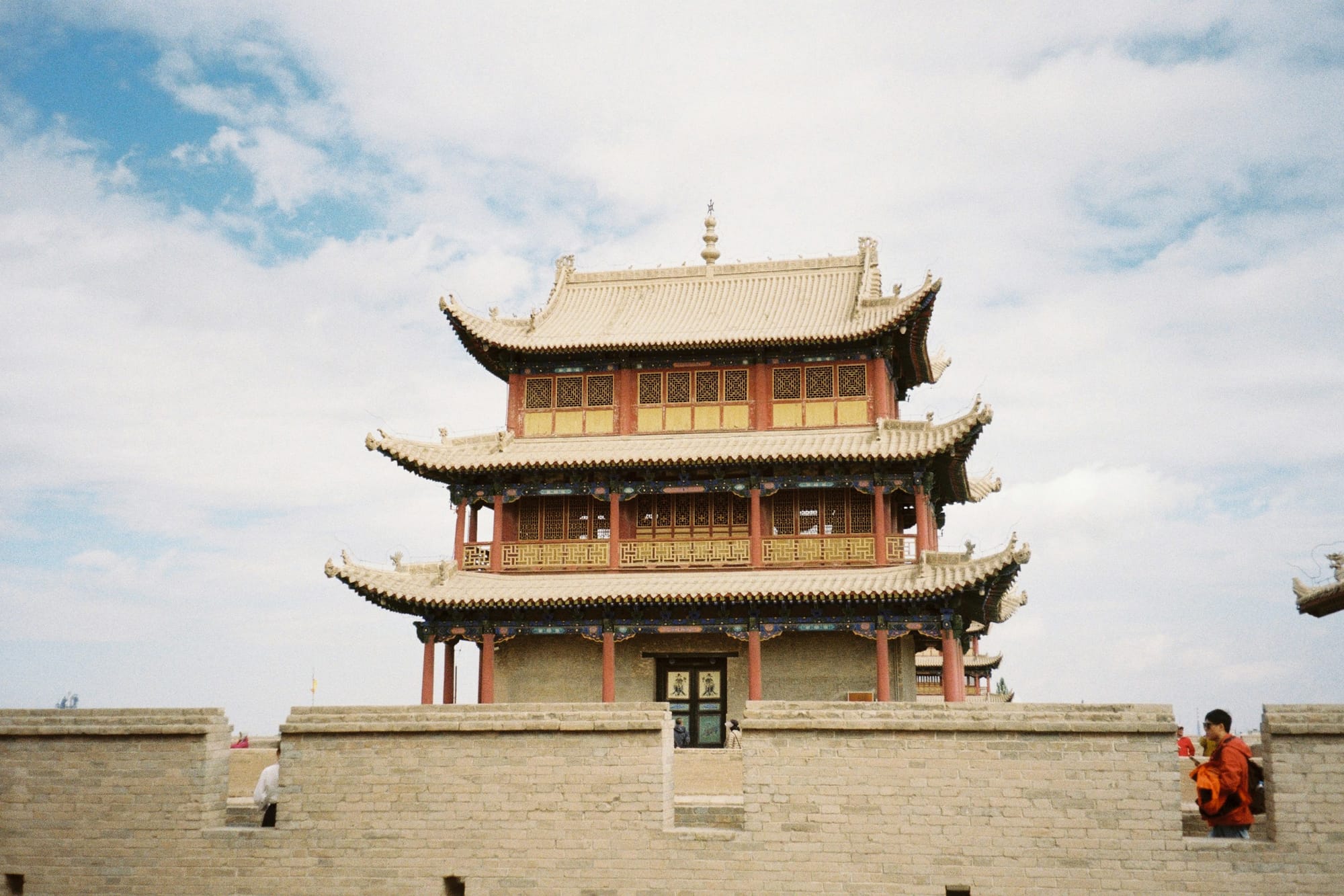 La torre de la puerta de la fortaleza del paso de Jiayuguan, Gansu