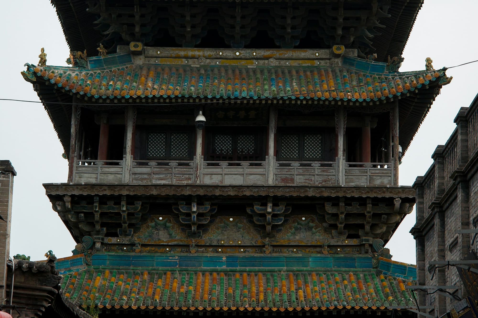 Una torre de puerta ornamentada de varios niveles en Pingyao, en el cinturón patrimonial de Jinzhong, Shanxi