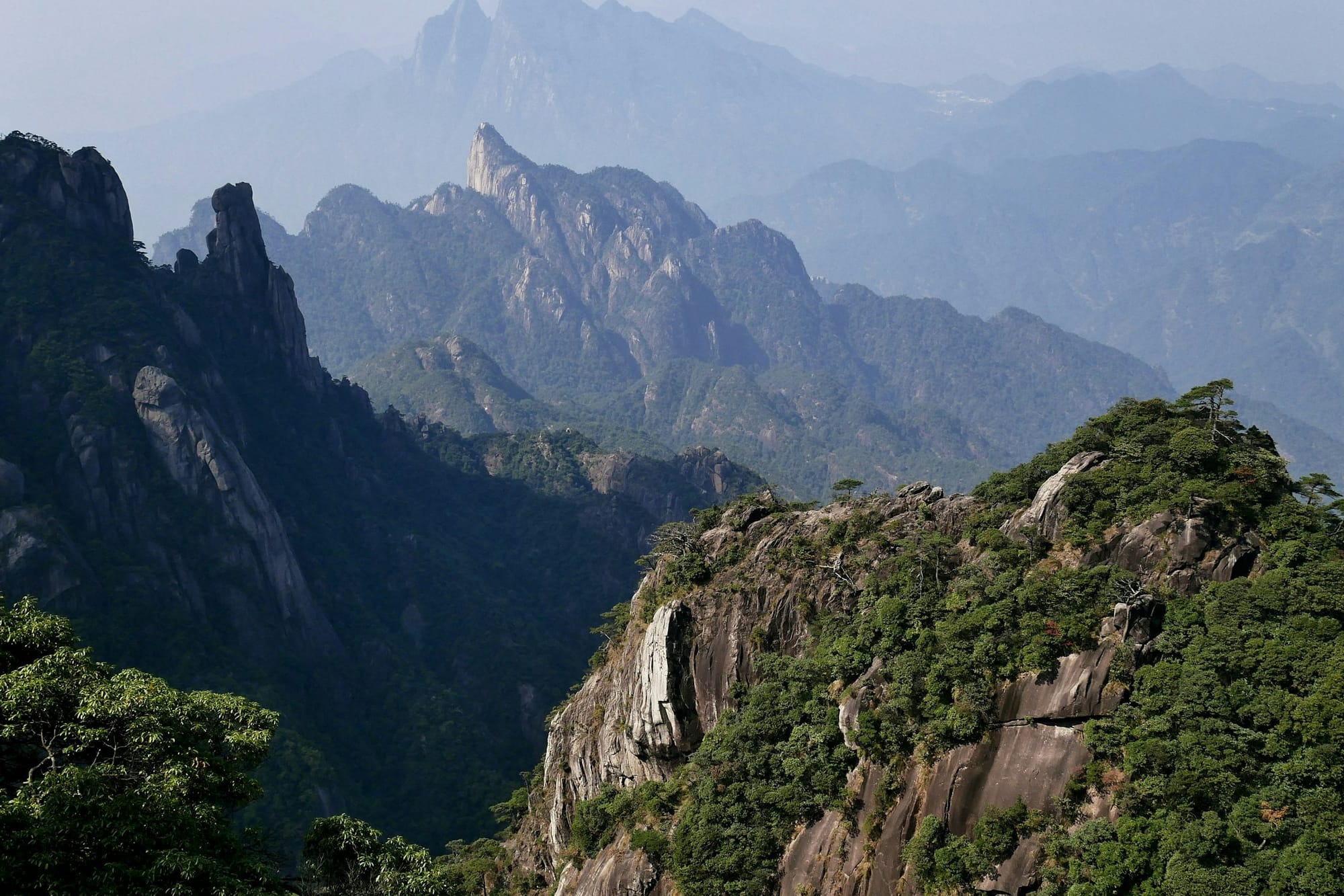 Granitgipfel und Grate des Sanqing-Gebirges in Jiangxi